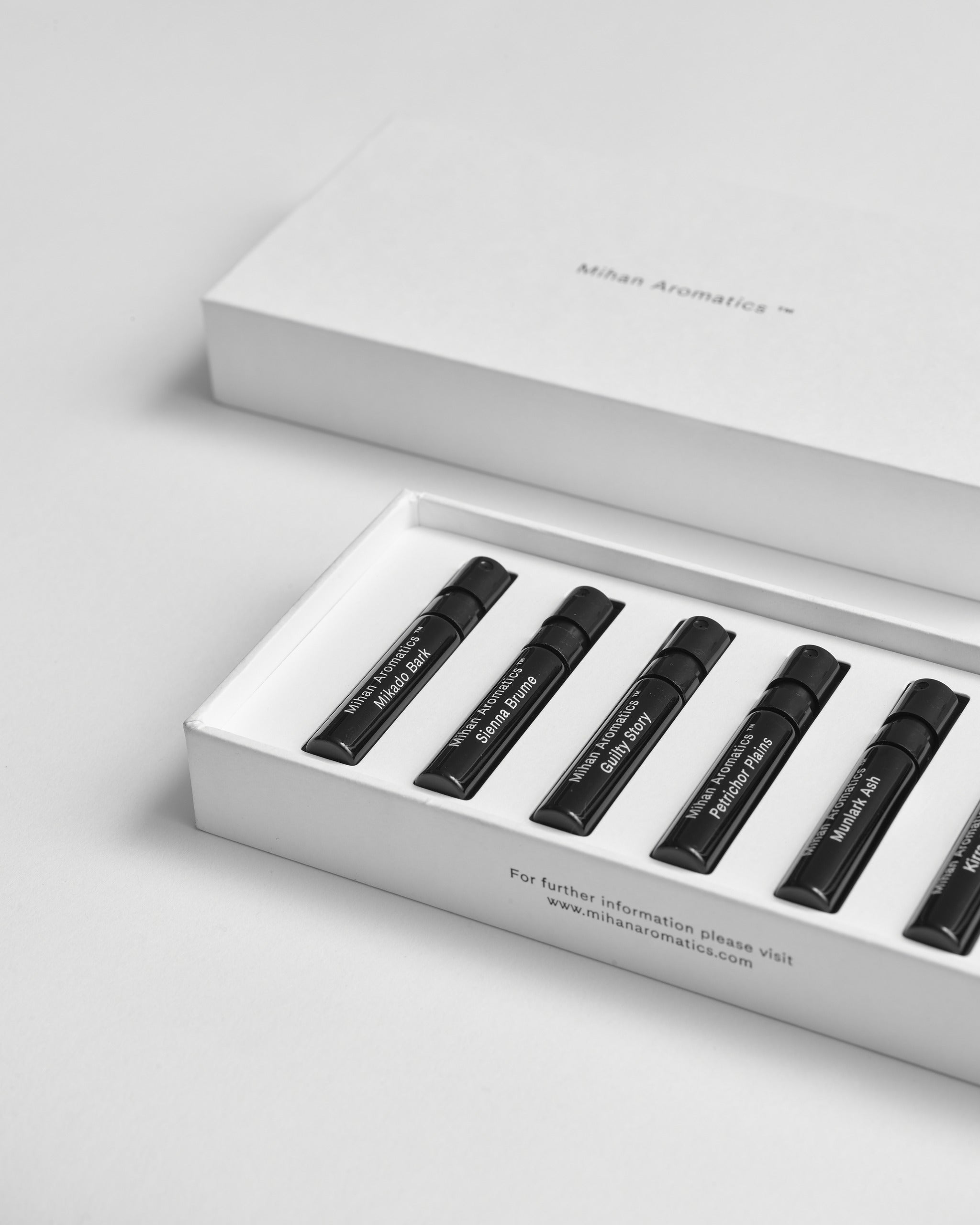 Angled view of the open Mihan Aromatics Discovery Set with its seven labelled parfum vials